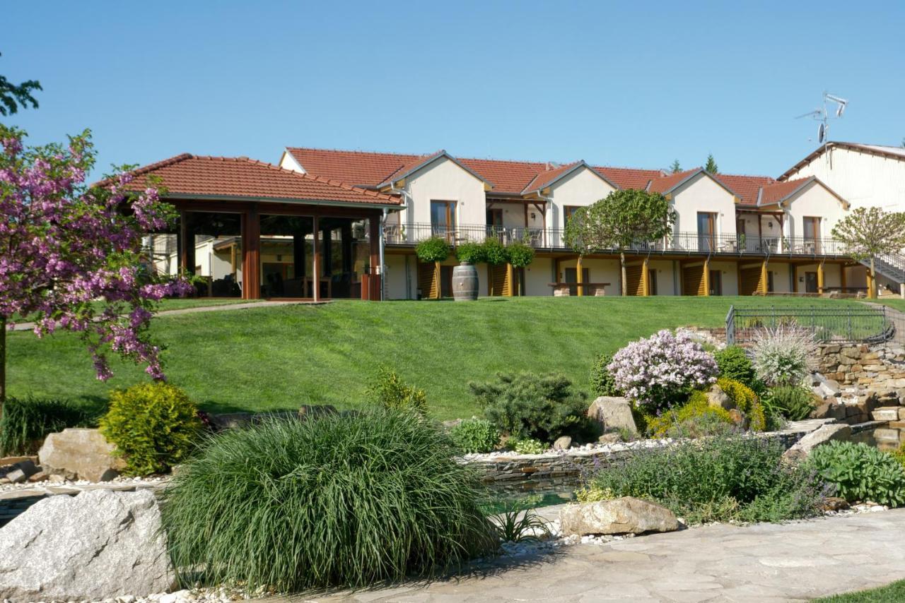 Penzion Vcelarsky Dvur Lednice Exterior photo