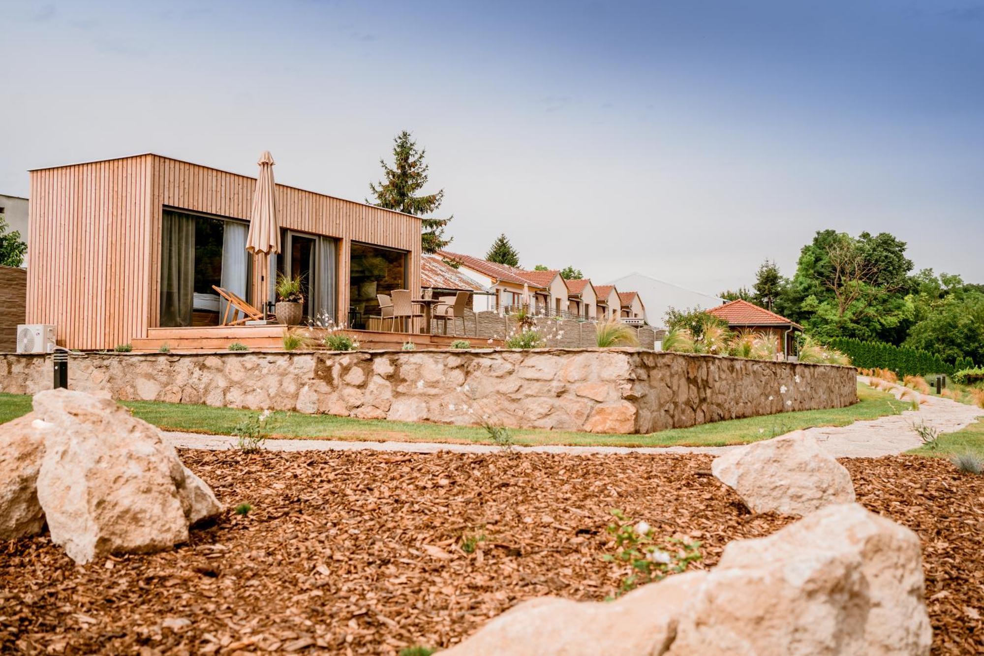 Penzion Vcelarsky Dvur Lednice Exterior photo