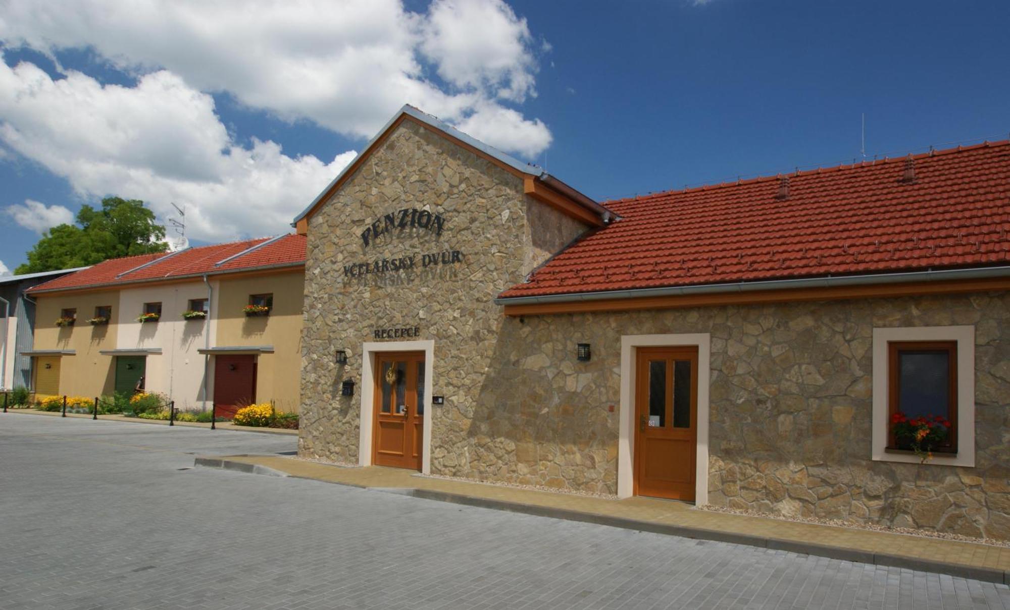 Penzion Vcelarsky Dvur Lednice Exterior photo
